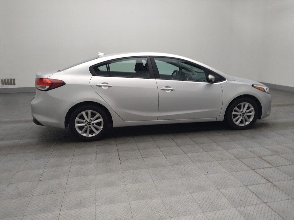 2017 Kia Forte in Conyers, GA 30094 - 18133245 10