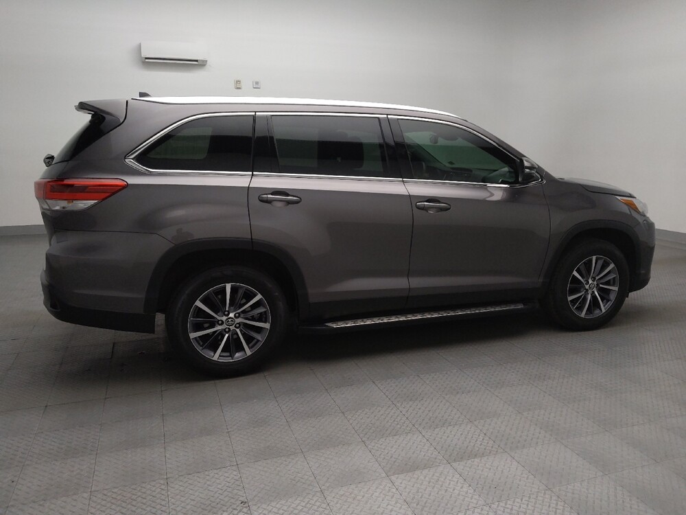 2019 Toyota Highlander in Plano, TX 75074 - 18133278 10