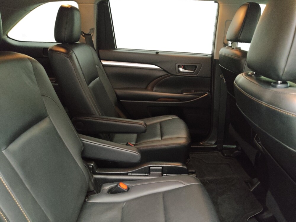 2019 Toyota Highlander in Plano, TX 75074 - 18133278 19