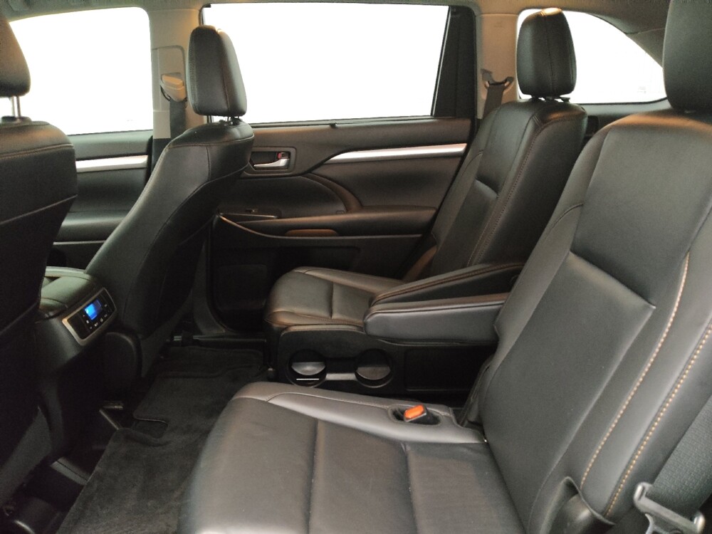2019 Toyota Highlander in Plano, TX 75074 - 18133278 18