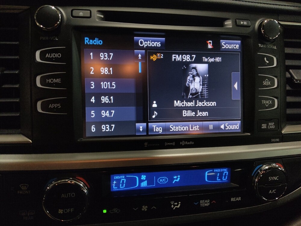 2019 Toyota Highlander in Plano, TX 75074 - 18133278 25