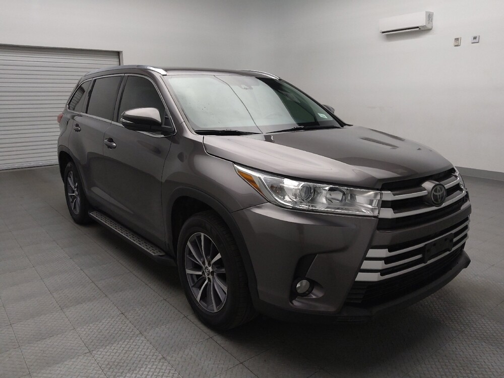 2019 Toyota Highlander in Plano, TX 75074 - 18133278 13