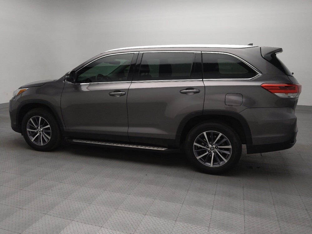 2019 Toyota Highlander in Plano, TX 75074 - 18133278 3