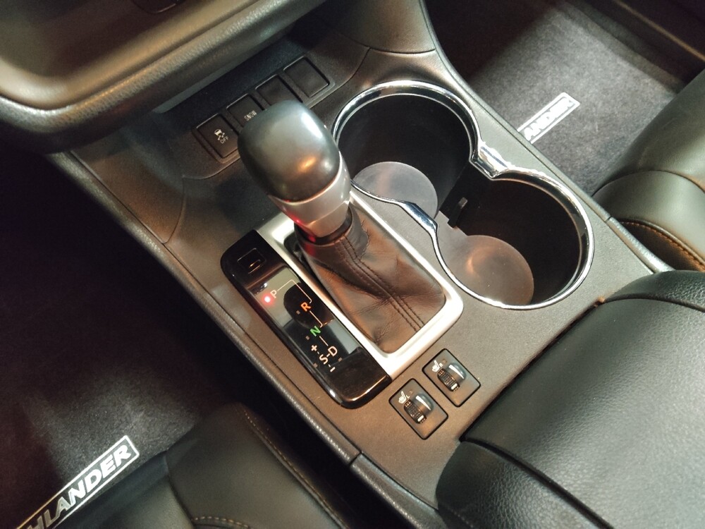 2019 Toyota Highlander in Plano, TX 75074 - 18133278 26