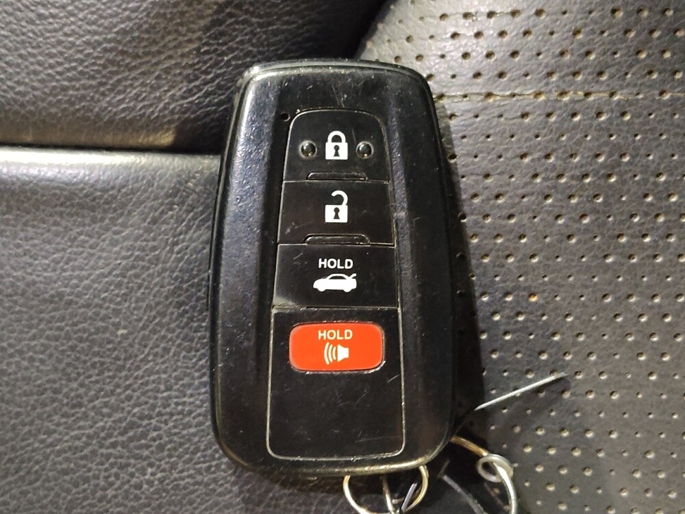 2019 Toyota Camry in Plano, TX 75074 - 18133280 32