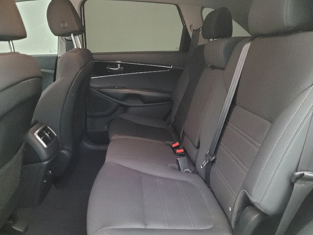 2020 Kia Sorento in Glendale, AZ 85301 - 18133289 18