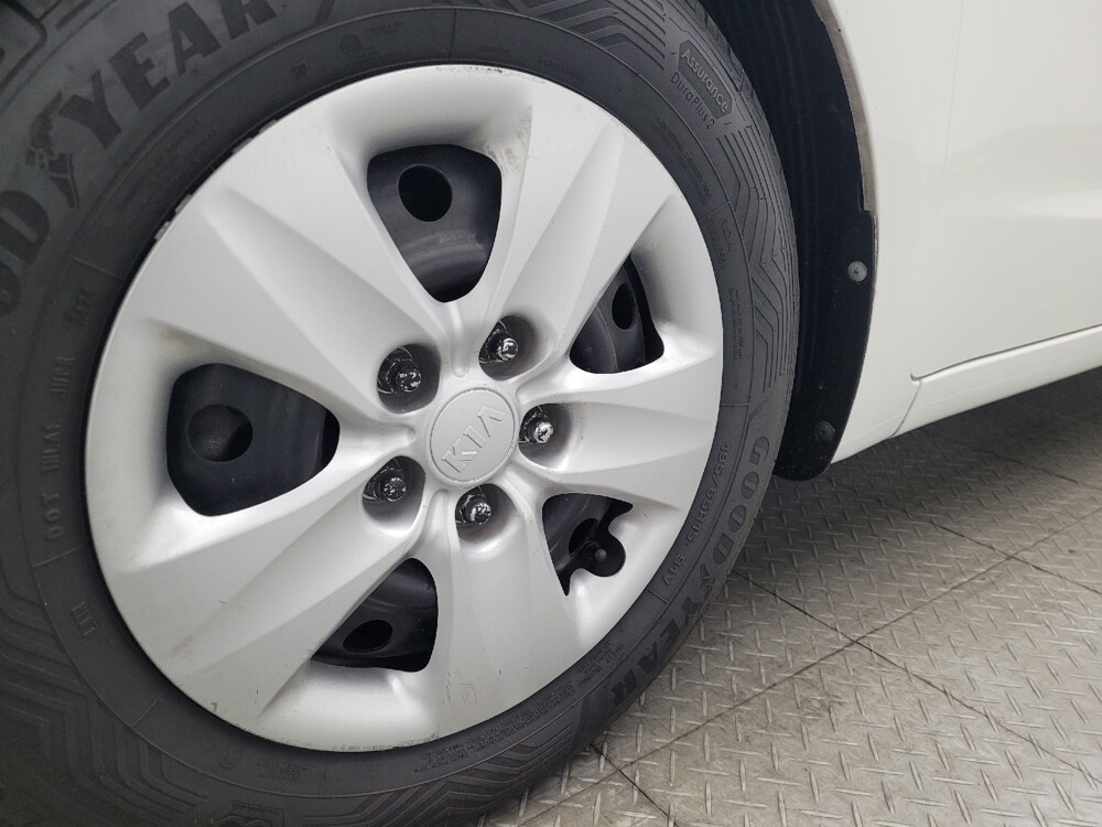 2017 Kia Forte in Savannah, GA 31419 - 18133301 31