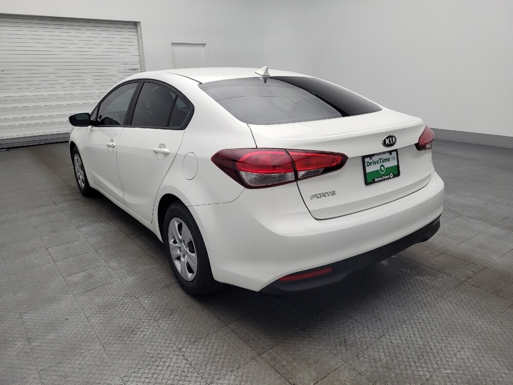 2017 Kia Forte in Savannah, GA 31419 - 18133301 5