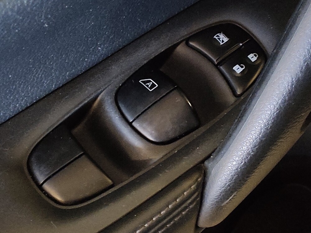 2017 Nissan Rogue Sport in Savannah, GA 31419 - 18133302 27