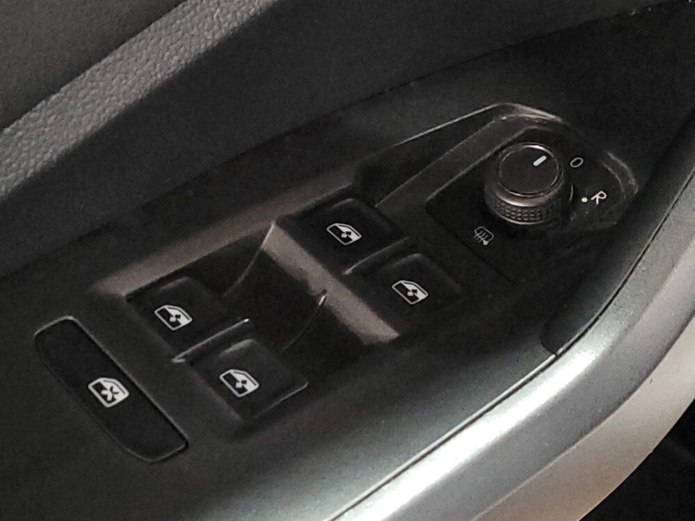 2019 Volkswagen Jetta in Hialeah, FL 33014 - 18133316 27