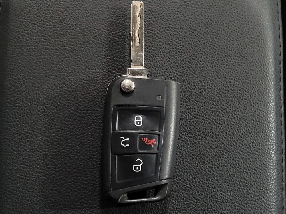 2019 Volkswagen Jetta in Hialeah, FL 33014 - 18133316 32