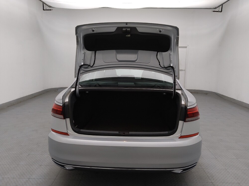 2020 Volkswagen Passat in Columbia, SC 29210 - 18133333 29