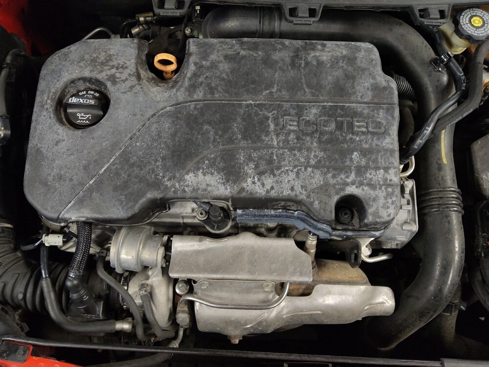 2018 Chevrolet Cruze in Wilmington, NC 28405 - 18133336 30