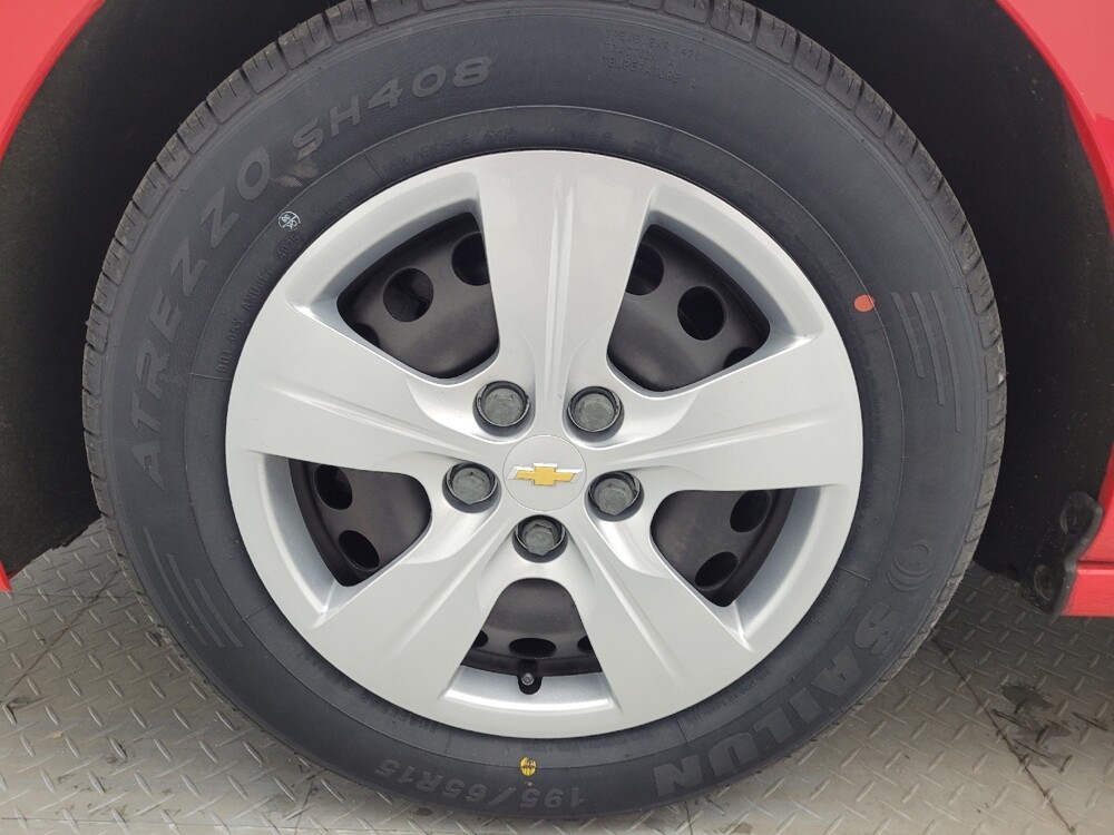 2018 Chevrolet Cruze in Wilmington, NC 28405 - 18133336 31