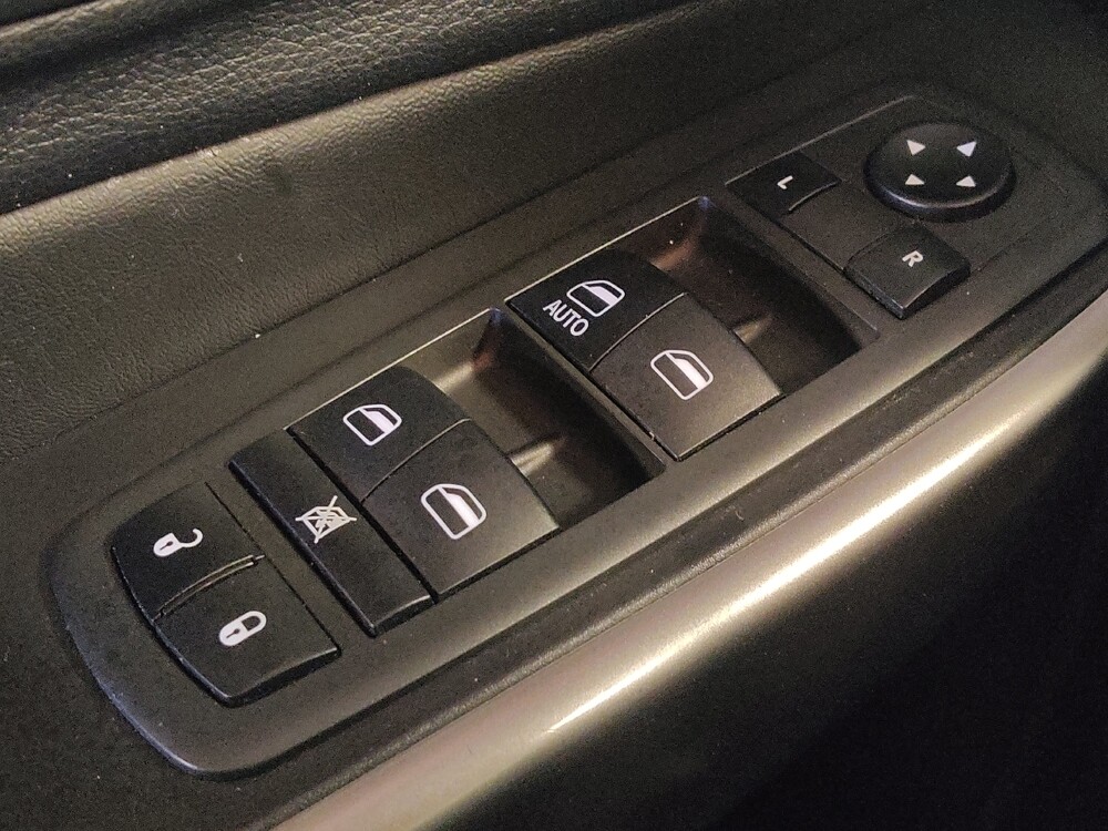 2019 Jeep Cherokee in Houston, TX 77074 - 18133377 27