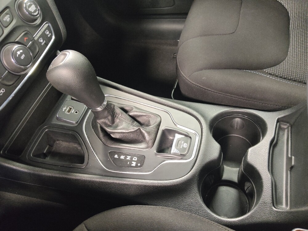 2019 Jeep Cherokee in Houston, TX 77074 - 18133377 26