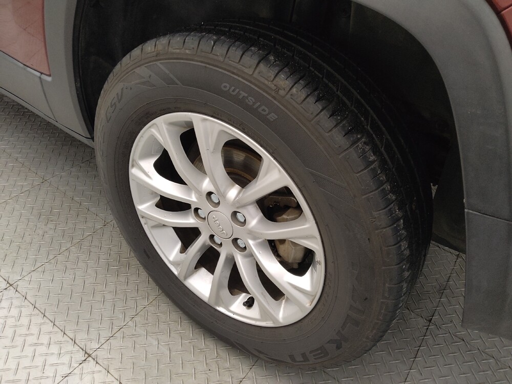 2019 Jeep Cherokee in Houston, TX 77074 - 18133377 31