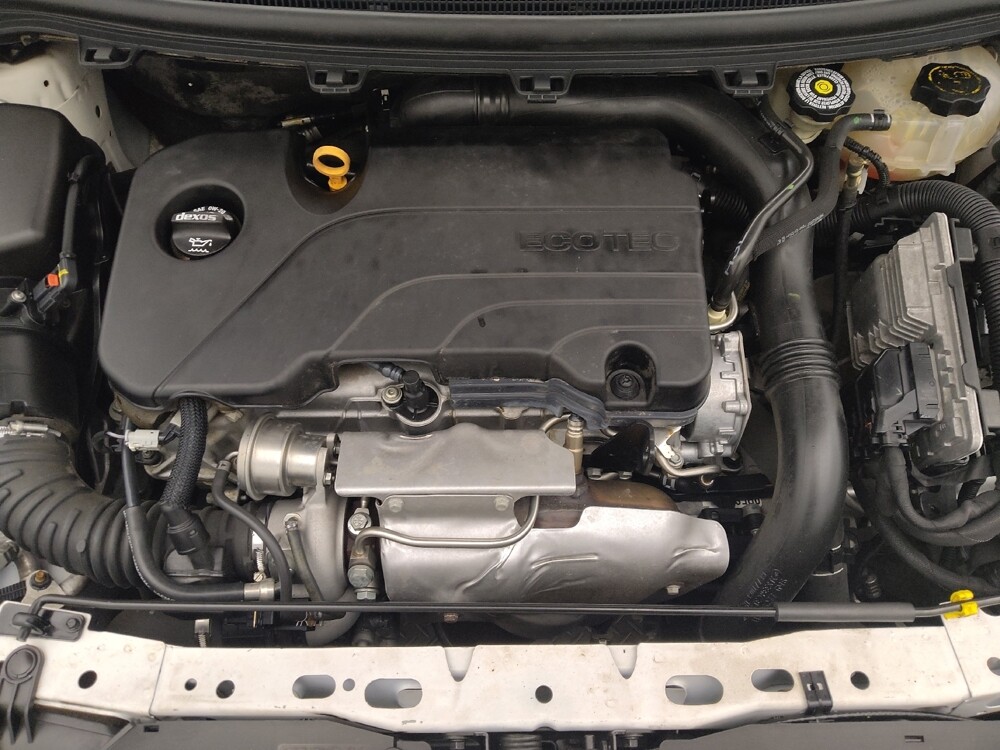 2019 Chevrolet Cruze in Houston, TX 77060 - 18133380 30