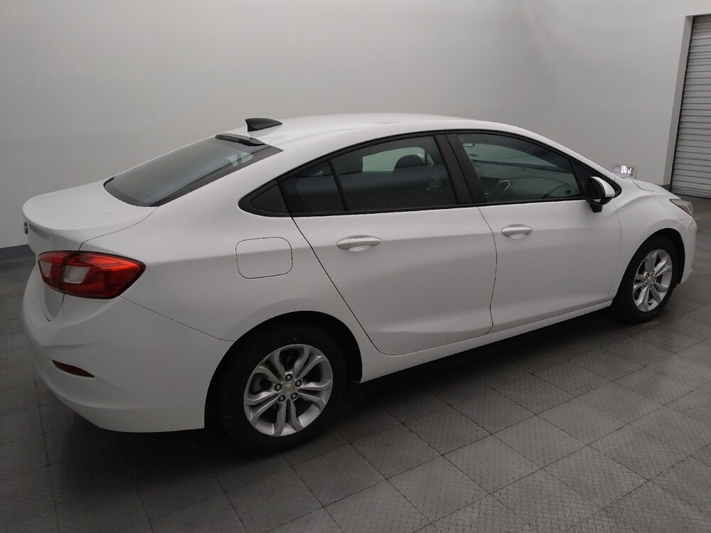 2019 Chevrolet Cruze in Houston, TX 77060 - 18133380 10