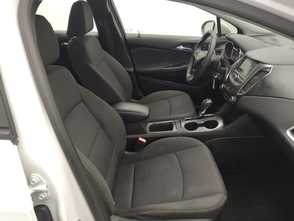 2019 Chevrolet Cruze in Houston, TX 77060 - 18133380 21