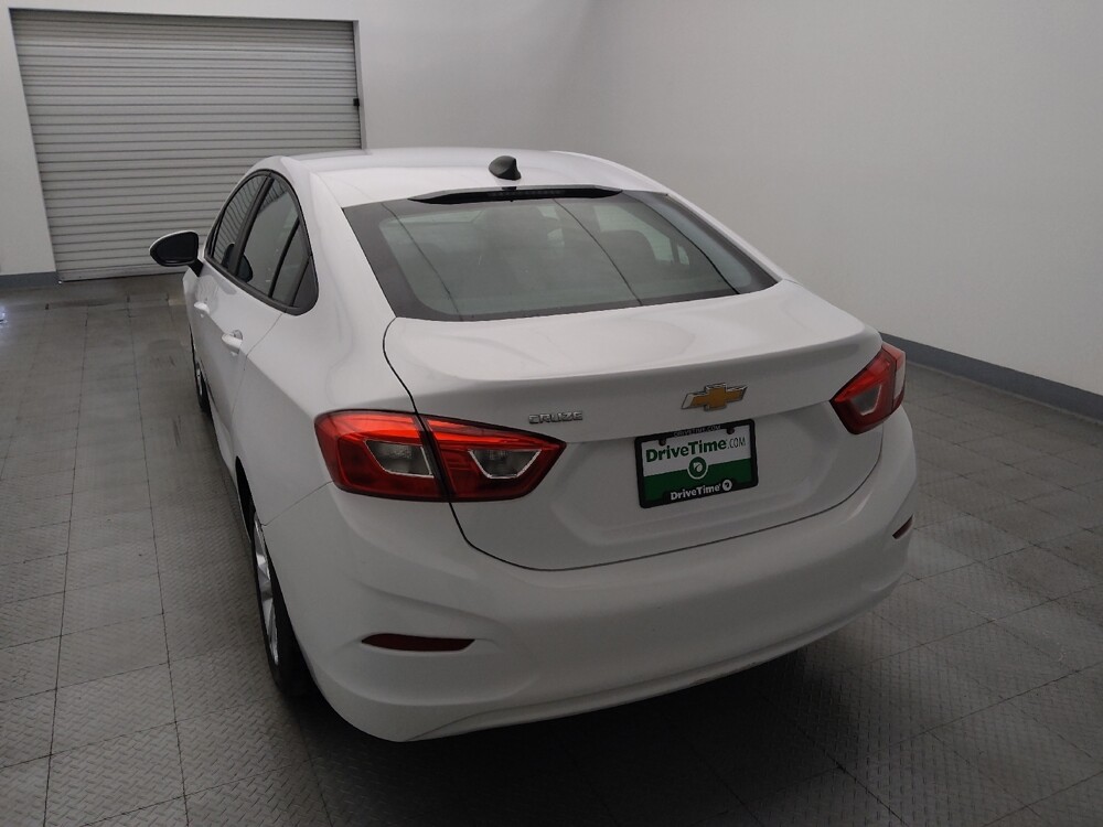 2019 Chevrolet Cruze in Houston, TX 77060 - 18133380 6