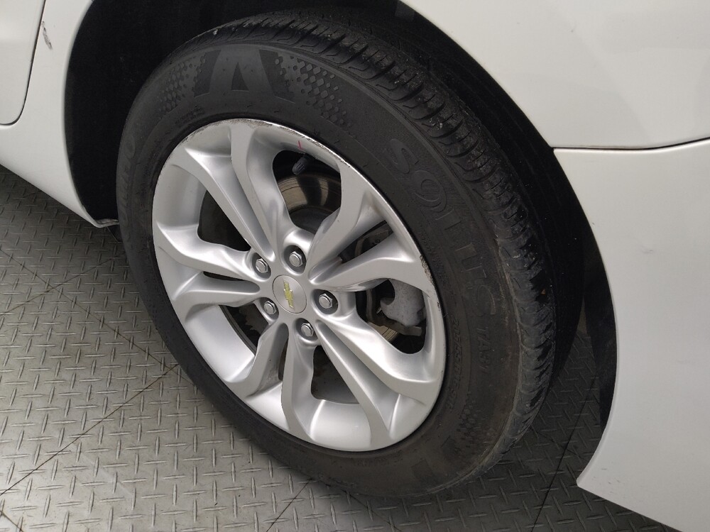 2019 Chevrolet Cruze in Houston, TX 77060 - 18133380 31