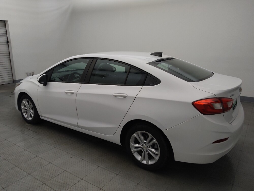 2019 Chevrolet Cruze in Houston, TX 77060 - 18133380 3