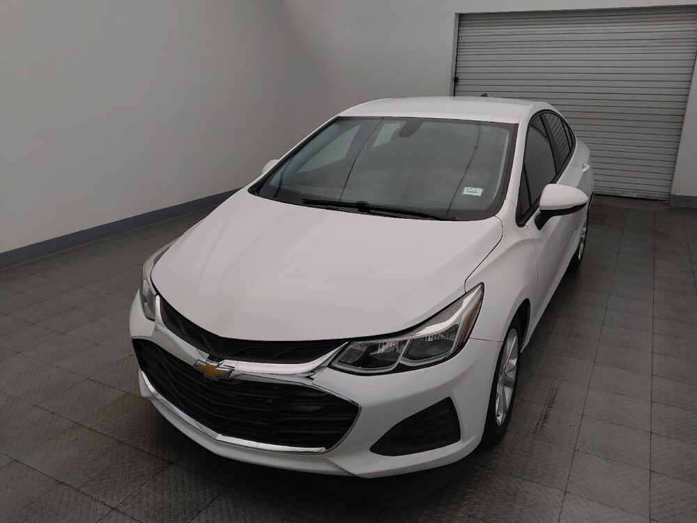 2019 Chevrolet Cruze in Houston, TX 77060 - 18133380 15