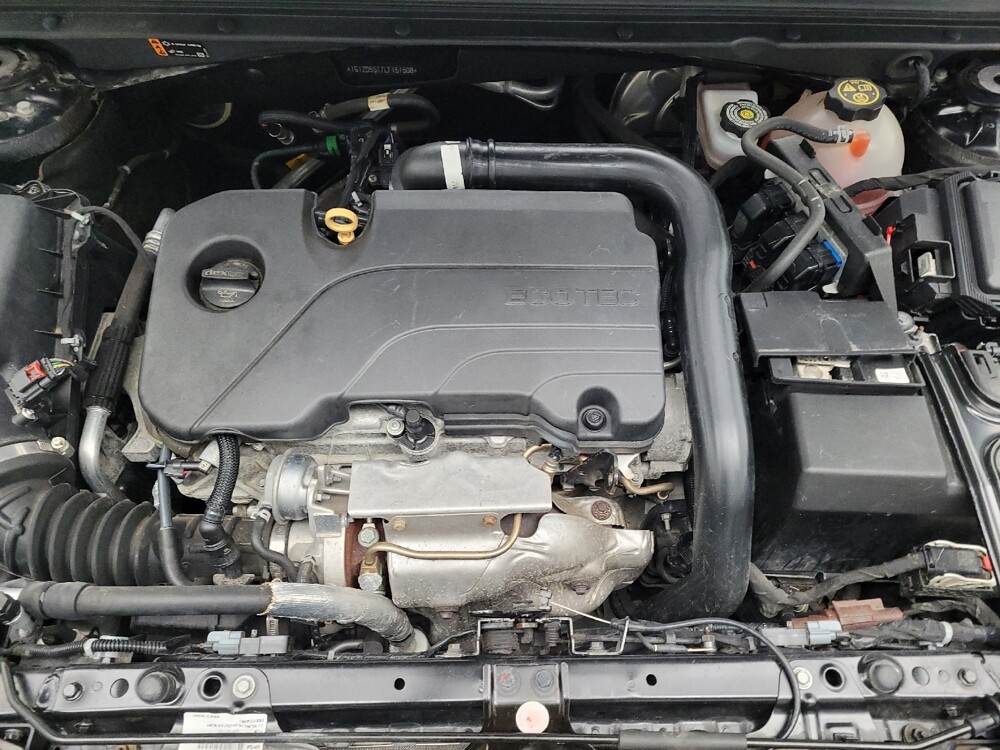 2020 Chevrolet Malibu in Maple Heights, OH 44137 - 18133400 30