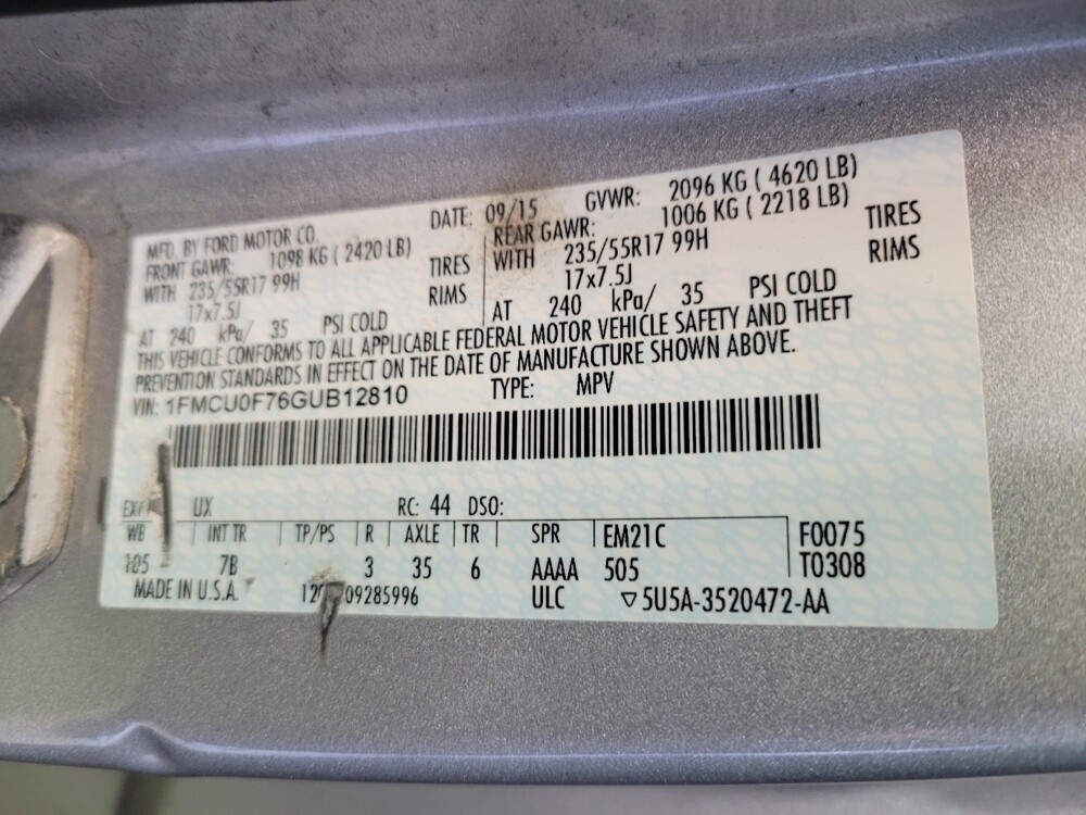 2016 Ford Escape in Louisville, KY 40258 - 18133402 33