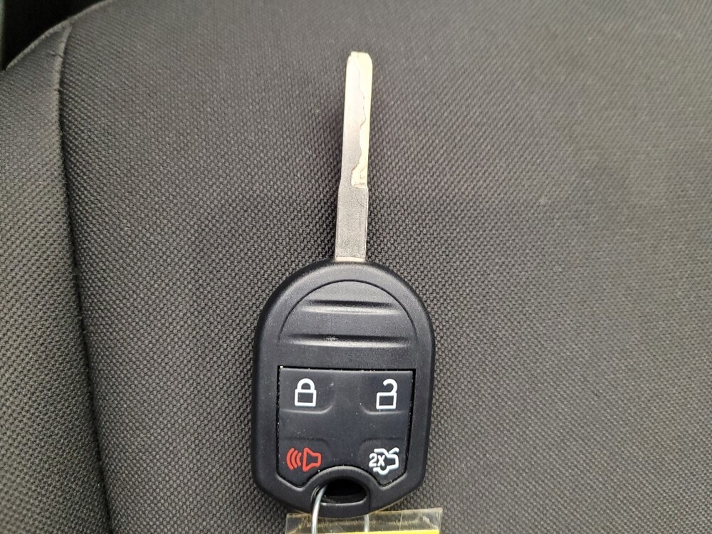 2016 Ford Escape in Louisville, KY 40258 - 18133402 32