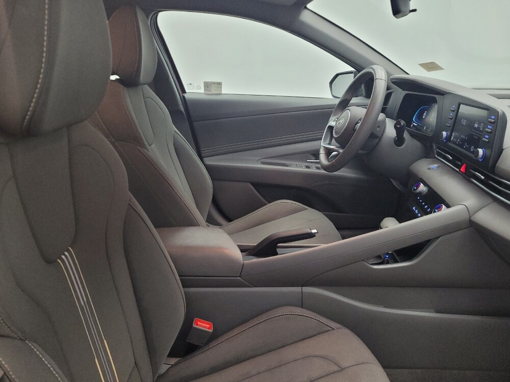 2025 Hyundai Elantra in Cincinnati, OH 45255 - 18133406 21