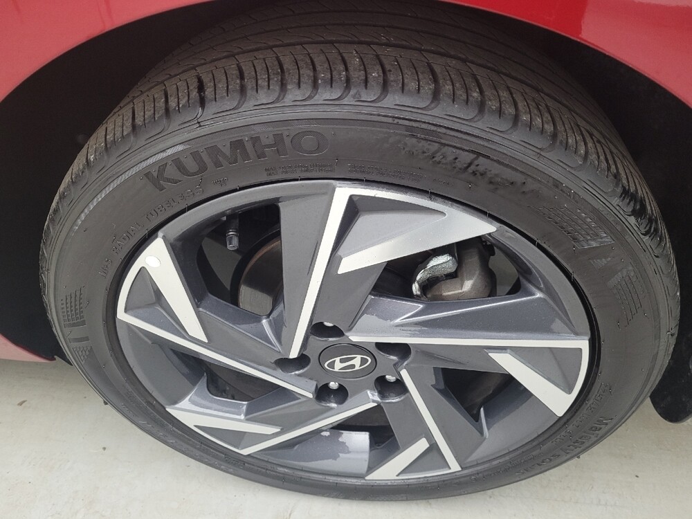 2025 Hyundai Elantra in Cincinnati, OH 45255 - 18133406 31