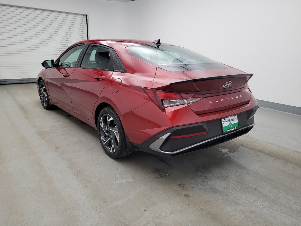 2025 Hyundai Elantra in Cincinnati, OH 45255 - 18133406 5