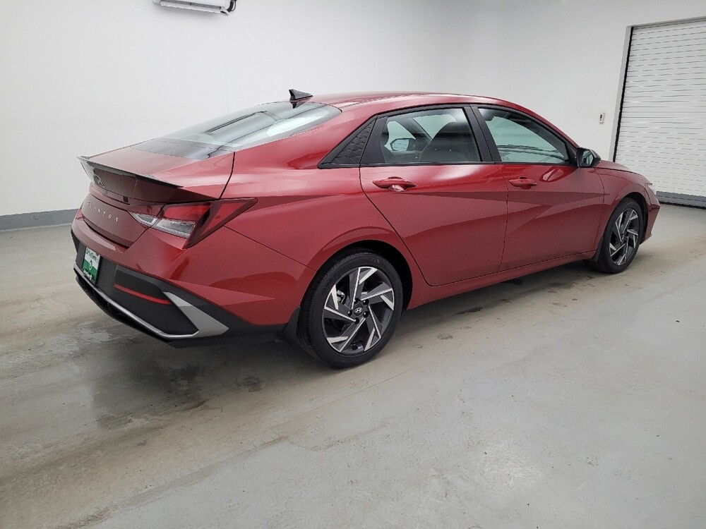 2025 Hyundai Elantra in Cincinnati, OH 45255 - 18133406 10