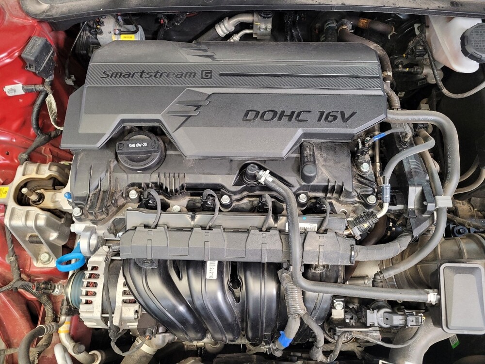 2025 Hyundai Elantra in Cincinnati, OH 45255 - 18133406 30