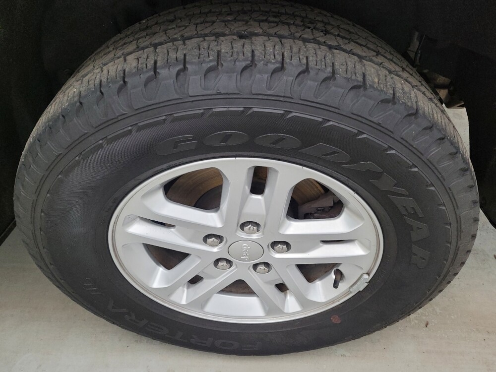 2023 Jeep Grand Cherokee in Louisville, KY 40258 - 18133413 31