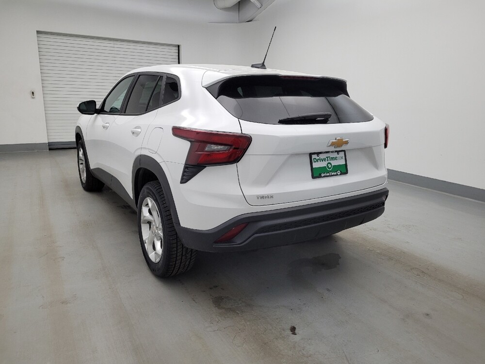2024 Chevrolet Trax in Cincinnati, OH 45255 - 18133418 5
