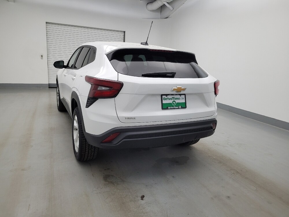 2024 Chevrolet Trax in Cincinnati, OH 45255 - 18133418 6