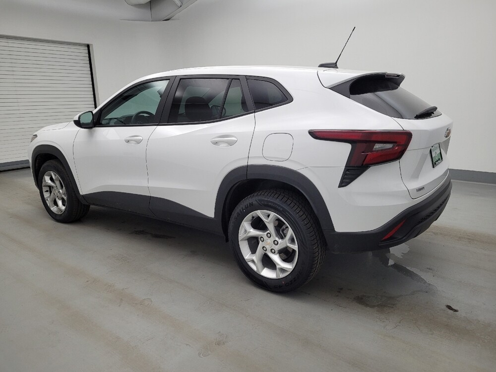 2024 Chevrolet Trax in Cincinnati, OH 45255 - 18133418 3