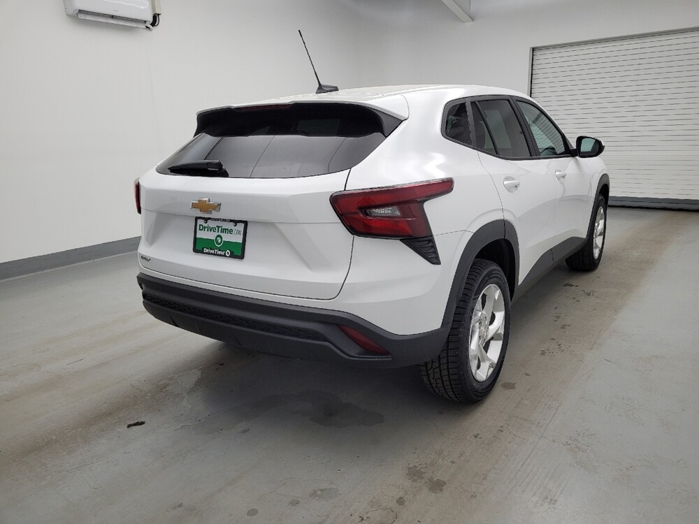 2024 Chevrolet Trax in Cincinnati, OH 45255 - 18133418 9