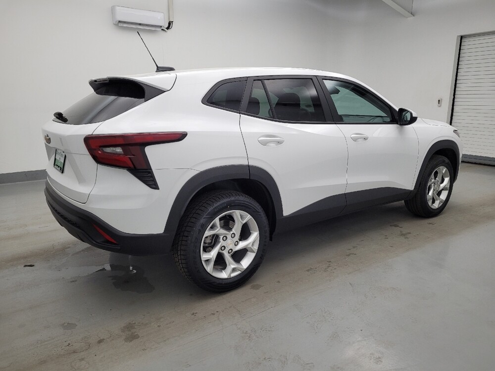 2024 Chevrolet Trax in Cincinnati, OH 45255 - 18133418 10