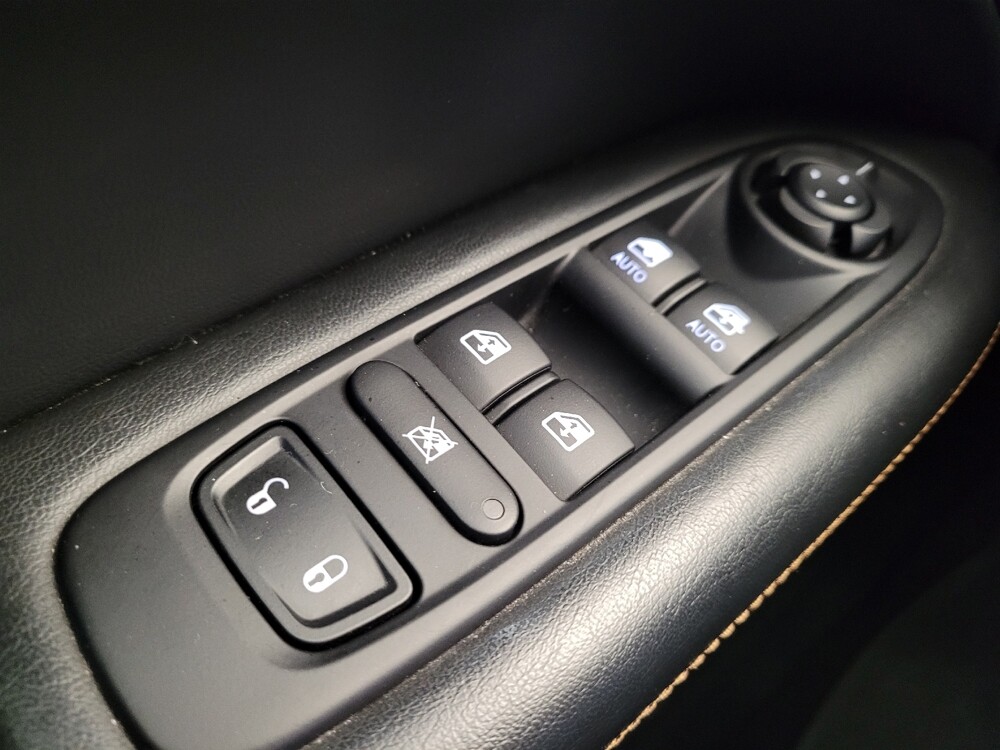 2020 Jeep Compass in Louisville, KY 40258 - 18133426 27