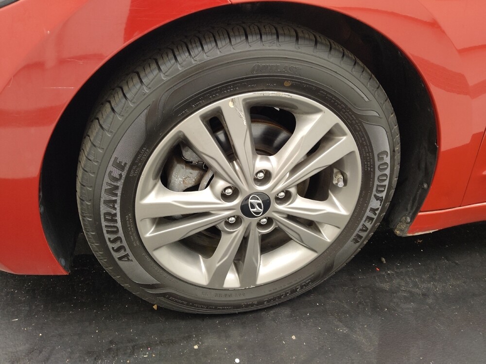 2017 Hyundai Elantra in St. Louis, MO 63125 - 18133429 31