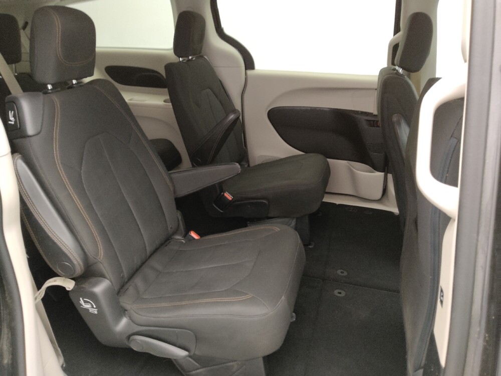 2017 Chrysler Pacifica in Gladstone, MO 64118 - 18133449 19