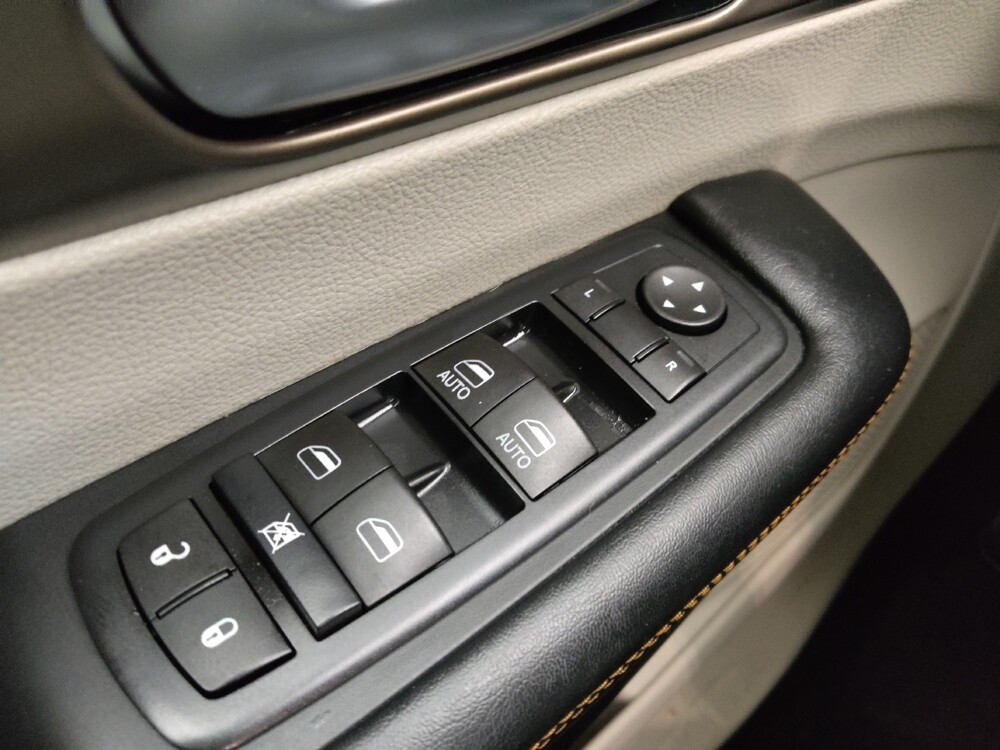 2017 Chrysler Pacifica in Gladstone, MO 64118 - 18133449 27