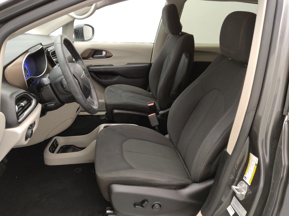 2017 Chrysler Pacifica in Gladstone, MO 64118 - 18133449 17