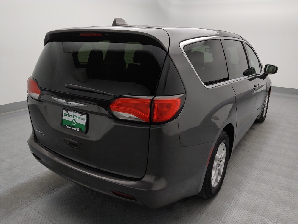2017 Chrysler Pacifica in Gladstone, MO 64118 - 18133449 9