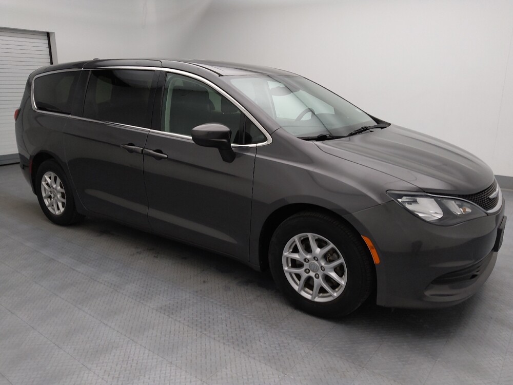 2017 Chrysler Pacifica in Gladstone, MO 64118 - 18133449 11