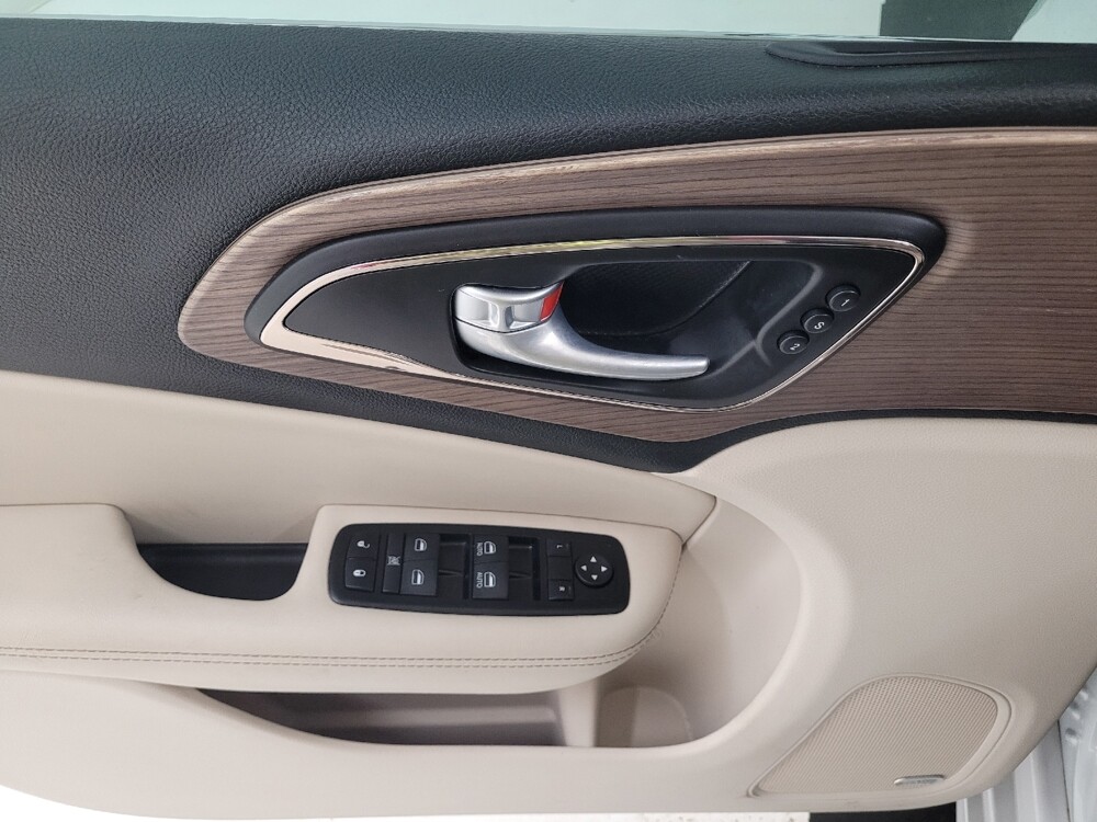 2015 Chrysler 200 in St. Louis, MO 63136 - 18133453 27